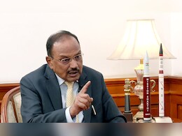 NSA बने रहेंगे अजीत डोभाल, केंद्र सरकार से तीसरी बार मिला एक्सटेंशन NSA बने रहेंगे अजीत डोभाल, केंद्र सरकार से तीसरी बार मिला एक्सटेंशन
