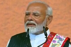 'लोकतंत्र की मजबूती में जम्मू-कश्मीर की बड़ी भूमिका'-पीएम मोदी