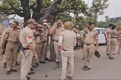 Demolition Drive Leads To Clashes And Stone-Throwing In J&K, 6 Cops Injured Demolition Drive Leads To Clashes And Stone-Throwing In J&K, 6 Cops Injured
