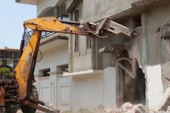SC On Bulldozer Action: Bulldozer पर सख्त हुए Justice, कहा 'आरोपी छोडिए, दोषी का घर भी...' SC On Bulldozer Action: Bulldozer पर सख्त हुए Justice, कहा 'आरोपी छोडिए, दोषी का घर भी...'