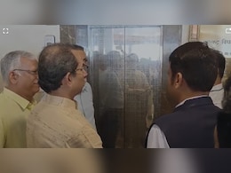 ठाकरे-फडणवीस विधानभवनात एकाच लिफ्टमध्ये,चर्चा काय झाली? ठाकरे-फडणवीस विधानभवनात एकाच लिफ्टमध्ये,चर्चा काय झाली?