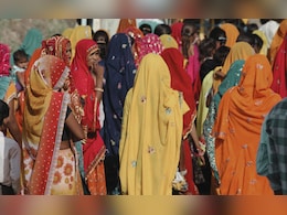 108 आदिवासी महिला, बचत गटाची स्थापना अन् लाखोंचं कर्ज; पालघरच्या महिलांसोबत काय घडलं?