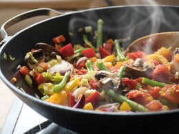 इन 10 तरीकों से अपने खानपान को पोषक तत्वों का खजाना बना सकते हैं आप, सेहत दुरुस्त रहने लगेगी इन 10 तरीकों से अपने खानपान को पोषक तत्वों का खजाना बना सकते हैं आप, सेहत दुरुस्त रहने लगेगी