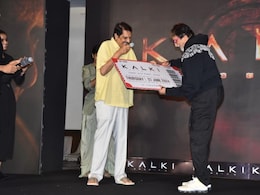 Kalki 2898 AD: अमिताभ बच्चन ने प्रोड्यूसर के छुए पैर, कल्कि 2898 एडी का इतने रुपये में खरीदा पहला टिकट Kalki 2898 AD: अमिताभ बच्चन ने प्रोड्यूसर के छुए पैर, कल्कि 2898 एडी का इतने रुपये में खरीदा पहला टिकट