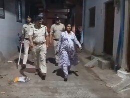 8 महीनें की प्रेग्नेंसी, फिर भी अपराधियों के छुड़ा रहीं छक्के... इस जिले की SP के जज्बे को हर कोई कर रहा सलाम 8 महीनें की प्रेग्नेंसी, फिर भी अपराधियों के छुड़ा रहीं छक्के... इस जिले की SP के जज्बे को हर कोई कर रहा सलाम