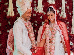 दलजीत कौर के पति निखिल पटेल गर्लफ्रेंड के साथ पहुंचे मुंबई, एक्ट्रेस ने खुद ही शेयर किया वीडियो, लिखा- शब्द नहीं है बस आंसू... दलजीत कौर के पति निखिल पटेल गर्लफ्रेंड के साथ पहुंचे मुंबई, एक्ट्रेस ने खुद ही शेयर किया वीडियो, लिखा- शब्द नहीं है बस आंसू...