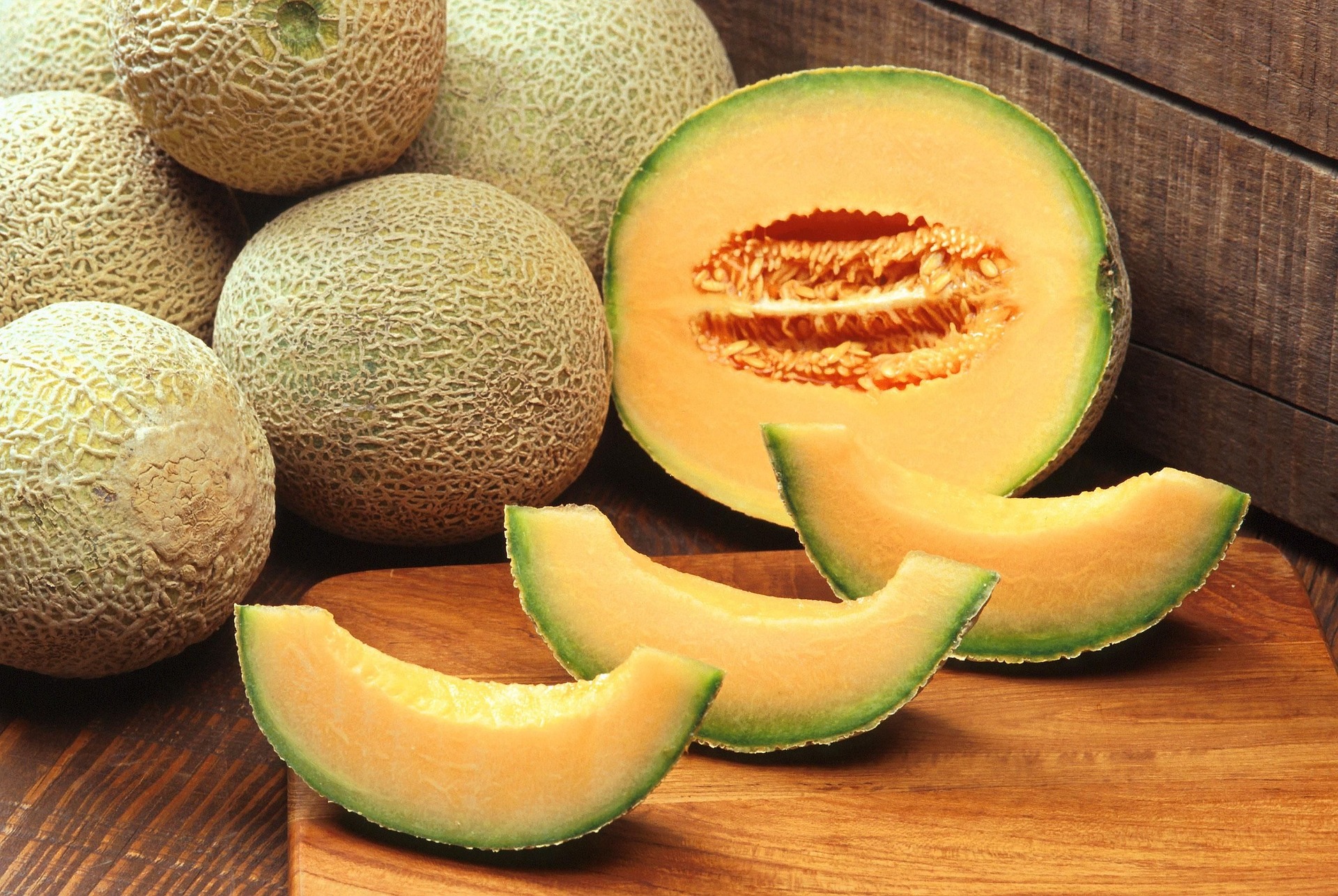Muskmelon contains vitamin A, potassium and beta-carotene