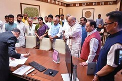 Lok Sabha Speaker Election में NDA को मिल पाएगा 300 सांसदों का समर्थन ? Lok Sabha Speaker Election में NDA को मिल पाएगा 300 सांसदों का समर्थन ?