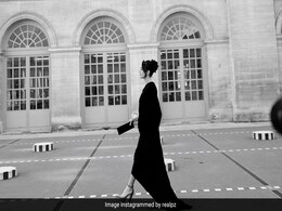 Preity Zinta Was On The "Road To Fashion" When She Picked This Black Toga Dress Preity Zinta Was On The "Road To Fashion" When She Picked This Black Toga Dress