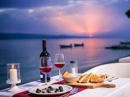 Date Night Dining In Goa: Catch Sunset, Dinner And Drinks At These Romantic Restaurants And Cosy Cafes In Goa Date Night Dining In Goa: Catch Sunset, Dinner And Drinks At These Romantic Restaurants And Cosy Cafes In Goa