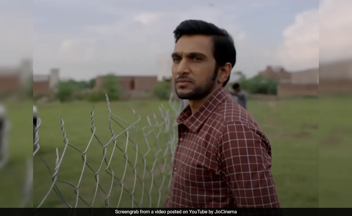 <i>Dedh Bigha Zameen</i> Review: Pratik Gandhi Shines Bright In A Desultory Film