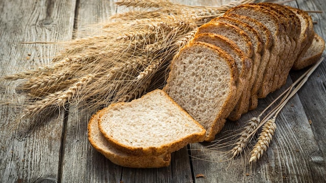 Opting for nutrient-dense, high-fibre bread varieties can help maintain stable blood sugar levels