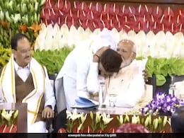 Watch: PM Modi, Chirag Paswan Share A Candid Moment At NDA Meeting Watch: PM Modi, Chirag Paswan Share A Candid Moment At NDA Meeting