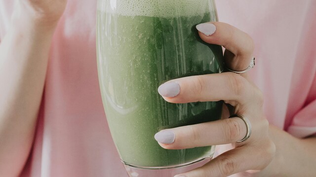 Nutritionist Palak Nagpal also shared the reasoning behind amla juice being healthy for your hair