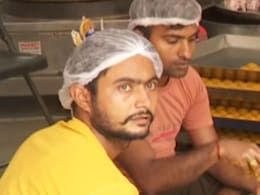 मतगणना से पहले ही जीत का जश्न, भाजपा कार्यकर्ताओं ने बनाए 400 किलो लड्डू, किए मोदी भजन मतगणना से पहले ही जीत का जश्न, भाजपा कार्यकर्ताओं ने बनाए 400 किलो लड्डू, किए मोदी भजन