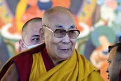 अमेरिकी सांसदों की Dalai Lama के साथ मुलाक़ात से क्यों भड़का China? अमेरिकी सांसदों की Dalai Lama के साथ मुलाक़ात से क्यों भड़का China?