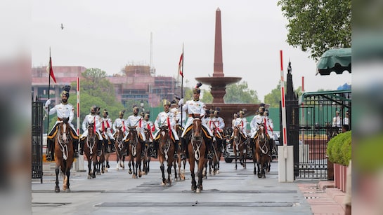 दुनिया की सबसे सेफ कार, जर्मन घोड़े और 6 फुट ऊंचे बॉडीगार्ड, राष्ट्रपति के काफिले की हर बात जानिए
