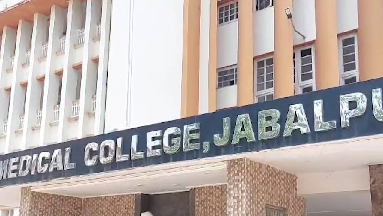 जबलपुर के इस मेडिकल कॉलेज में ब्लड देने के नाम पर वसूले हजारों रुपए, जानिए मामला