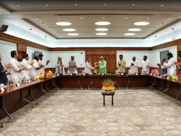 NDA के सहयोगी दलों ने सौंपा समर्थन पत्र, नरेंद्र मोदी सर्वसम्मति से चुने गए गठबंधन के नेता NDA के सहयोगी दलों ने सौंपा समर्थन पत्र, नरेंद्र मोदी सर्वसम्मति से चुने गए गठबंधन के नेता
