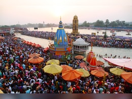 गंगा दशहरा पर हरिद्वार में 15 लाख से अधिक श्रद्धालुओं ने गंगा में डुबकी लगाई गंगा दशहरा पर हरिद्वार में 15 लाख से अधिक श्रद्धालुओं ने गंगा में डुबकी लगाई