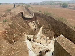 Ground Report: भ्रष्टाचार की भेंट चढ़ गई डिंडोरी की सबसे बड़ी सिंचाई परियोजना, धाराशाई हुआ नहर का एक बड़ा हिस्सा  Ground Report: भ्रष्टाचार की भेंट चढ़ गई डिंडोरी की सबसे बड़ी सिंचाई परियोजना, धाराशाई हुआ नहर का एक बड़ा हिस्सा
