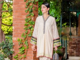 Biba के साथ एथनिक वियर को लगाएं स्‍टाइल का तड़का, Myntra पर वूमेन कुर्ता सेट पर मिल रही है 60% तक की छूट