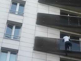 पेरिस में लोगों ने देखा 'स्पाइडर मैन' का Live करतब, राष्ट्रपति ने खुद दिया बड़ा 'इनाम', देखें VIDEO पेरिस में लोगों ने देखा 'स्पाइडर मैन' का Live करतब, राष्ट्रपति ने खुद दिया बड़ा 'इनाम', देखें VIDEO