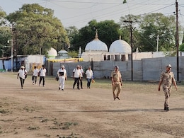ASI Survey: भोजशाला-कमाल मौला मस्जिद के सर्वे में मूर्तियां मिलने का दावा, मुस्लिम पक्ष ने जताई आपत्ति ASI Survey: भोजशाला-कमाल मौला मस्जिद के सर्वे में मूर्तियां मिलने का दावा, मुस्लिम पक्ष ने जताई आपत्ति