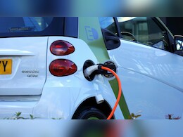 ‘5 मिनट के चार्ज पर 400 KM दौड़ेगी इलेक्ट्रिक कार’, चीन की कंपनी लेकर आई सुपर चार्जर ‘5 मिनट के चार्ज पर 400 KM दौड़ेगी इलेक्ट्रिक कार’, चीन की कंपनी लेकर आई सुपर चार्जर