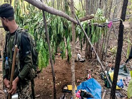 तेलंगाना में पुलिस और नक्सलियों के बीच मुठभेड़, 7 माओवादी ढेर तेलंगाना में पुलिस और नक्सलियों के बीच मुठभेड़, 7 माओवादी ढेर