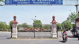 राजस्थान यूनिवर्सिटी: ज्योतिबा फुले संगोष्ठी पर कुलपति की 'NO', अब VC आवास के बाहर ही शुरू हुआ कार्यक्रम