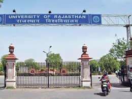 राजस्थान यूनिवर्सिटी: ज्योतिबा फुले संगोष्ठी पर कुलपति की 'NO', अब VC आवास के बाहर ही शुरू हुआ कार्यक्रम