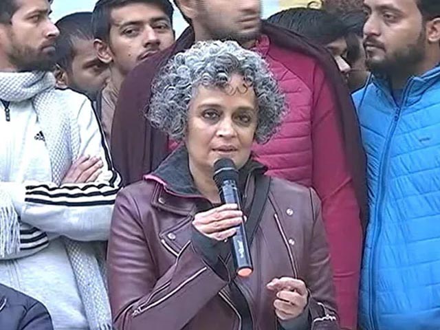 Delhi Lt Governor Okays Prosecution Of Arundhati Roy Under Anti-Terror Law