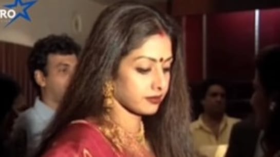 VIDEO: शादी के बाद बनारसी साड़ी और सिंदूर लगा कर जब पार्टी में पहुंची थी श्रीदेवी, देखने वाले हो गए थे दीवाने