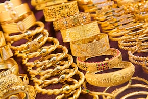 Gold-Silver Price Today: अमेरिका-वेनेजुएला तनाव से सोना-चांदी में लगी आग! जानें आपके शहर में क्या है ताजा भाव