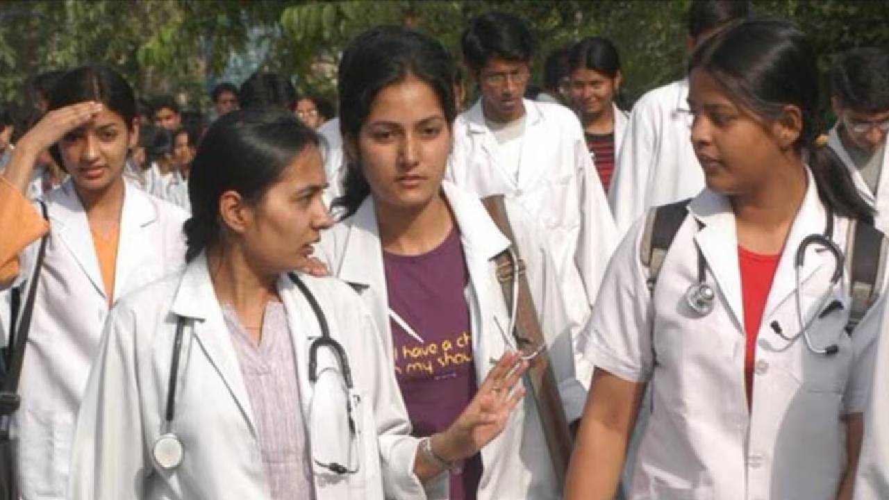 NEET एग्जाम : नहीं थम रहे छात्रों का सुसाइड का सिलसिला , जिम्मेदार कौन