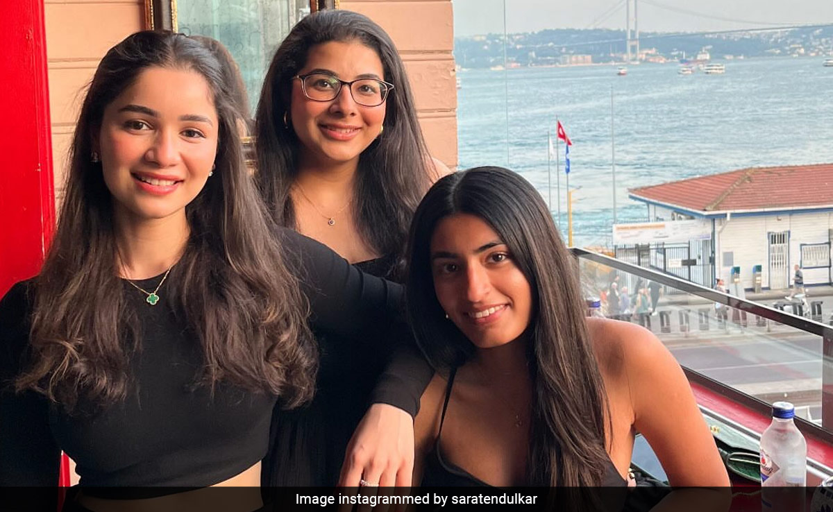 As Long As Sara Tendulkar Has A Chic All-Black Outfit, It's A Hot Girl Summer Wherever She Goes