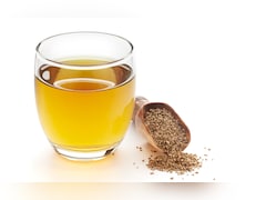 दादी नानी के नुस्खे: सर्दियों में होने वाले पेट दर्द को चुटकियों में गायब कर देगा चुटकी भर ये मसाला, आप भी कर लें ट्राई