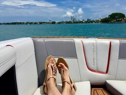 बारिश में अपने पैरों को भी दें आराम, वूमेन स्&zwj;पोर्टस सैंडल्&zwj;स पर पाएं मिनिमम 40% तक डिस्&zwj;काउंट