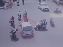 Car Crashes Into Multiple Bikes At Intersection In Maharashtra, 3 Dead Car Crashes Into Multiple Bikes At Intersection In Maharashtra, 3 Dead