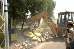 Jaipur: Mansarovar में JDA ने चलाया बुलडोजर, Vande Bharat Road के लिए खाली कराई जमीन Jaipur: Mansarovar में JDA ने चलाया बुलडोजर, Vande Bharat Road के लिए खाली कराई जमीन