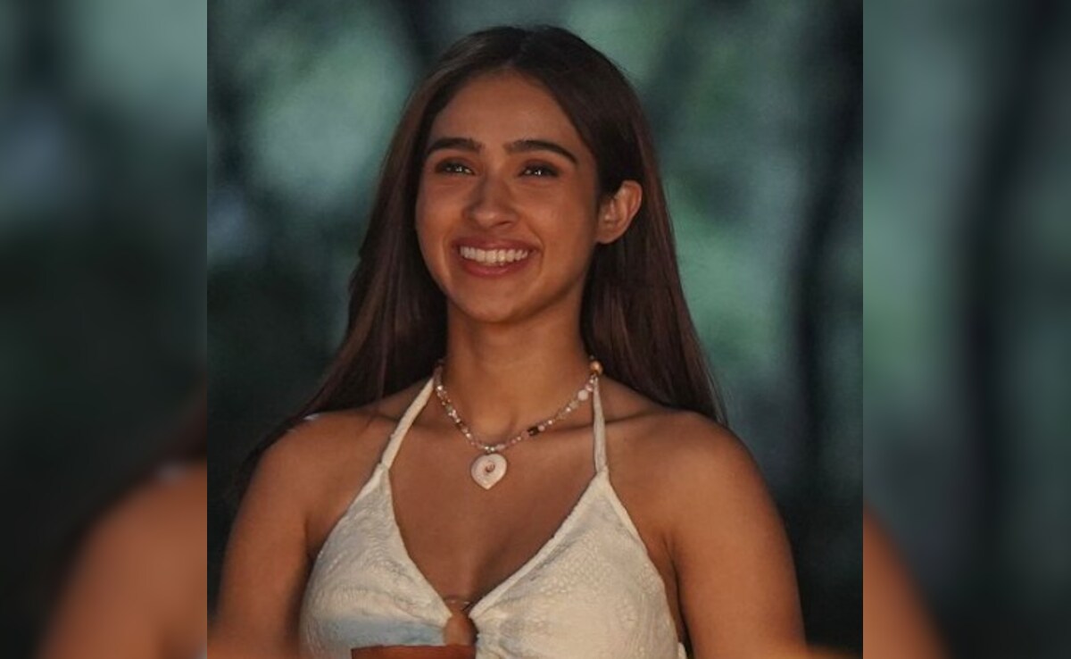 Hrithik Roshan's Roaring Shout Out To Cousin Pashmina's <i>Ishq Vishk Rebound</i> Trailer: "Amazing"