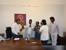 पुणे पोर्शे कार अपघात प्रकरण, मृतांच्या पालकांना CM शिंदेंनी दिले हे आश्वासन पुणे पोर्शे कार अपघात प्रकरण, मृतांच्या पालकांना CM शिंदेंनी दिले हे आश्वासन