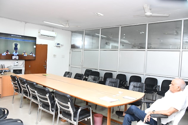 सीएमओ में बजट पूर्व मीटिंग में वीसी से जुड़े किरोड़ी लाल मीणा.