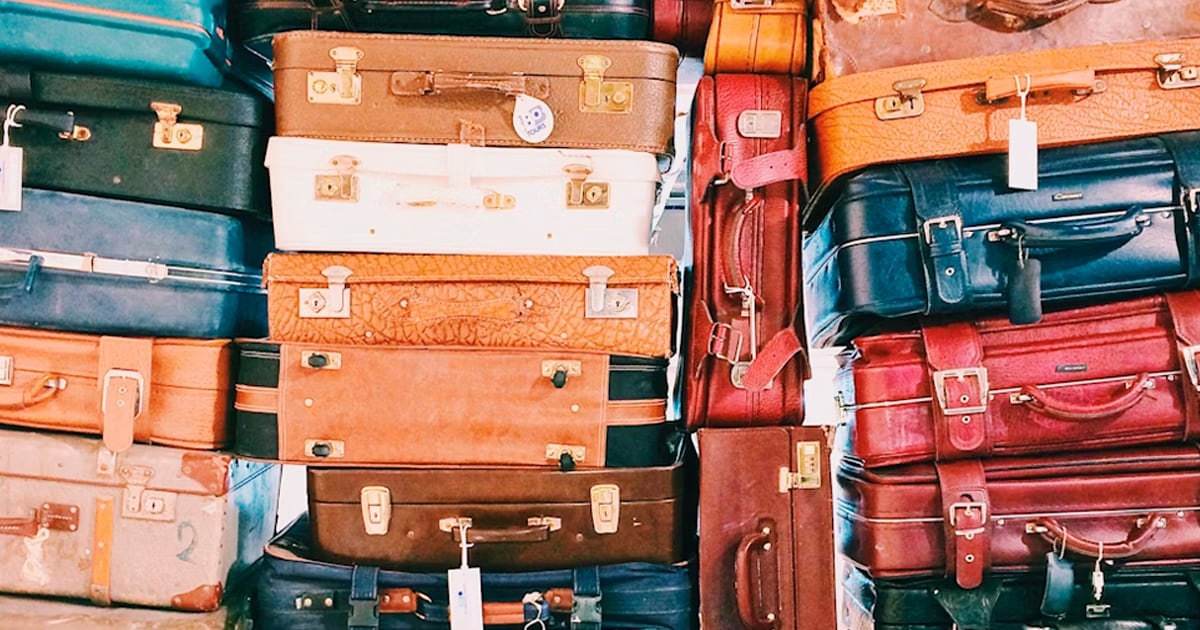 Why Tying Ribbons To Luggage Is A Bad Idea