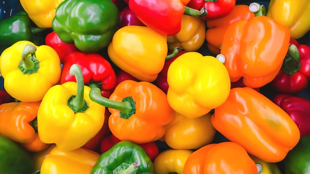 Bell peppers are low in potassium and high in vitamins C and A, which are beneficial for kidney health