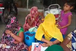 Sheopur News: इंसानियत की मौत! मासूम बेटे का शव गोद में, नहीं मिली एंबुलेंस Sheopur News: इंसानियत की मौत! मासूम बेटे का शव गोद में, नहीं मिली एंबुलेंस