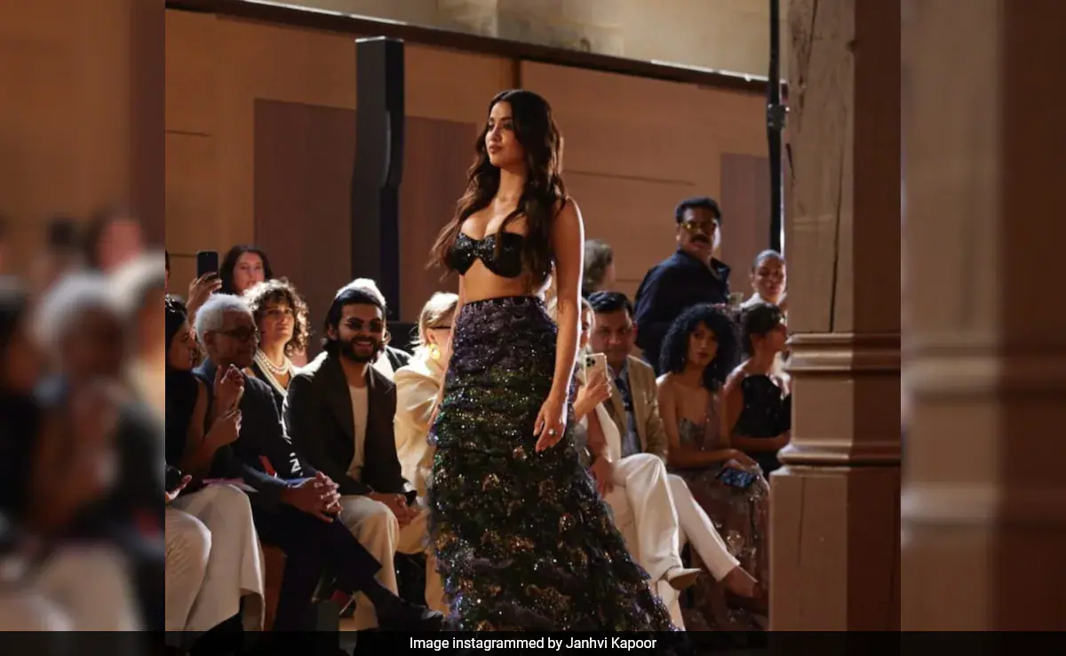 Viral: Janhvi Kapoor's Rumoured Boyfriend Shikhar Pahariya Cheers For Her At Paris Fashion Week