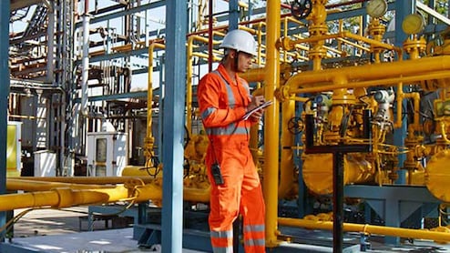 अदाणी टोटल गैस की ऑपरेशनल आय पहली तिमाही में  21% बढ़ी, CNG वॉल्यूम में जबरदस्त उछाल