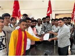 Sikar: 'बिजली कटौती बंद नहीं हुई तो होगा आंदोलन', CM के नाम ज्ञापन लिखकर CPI-M ने किया प्रदर्शन Sikar: 'बिजली कटौती बंद नहीं हुई तो होगा आंदोलन', CM के नाम ज्ञापन लिखकर CPI-M ने किया प्रदर्शन
